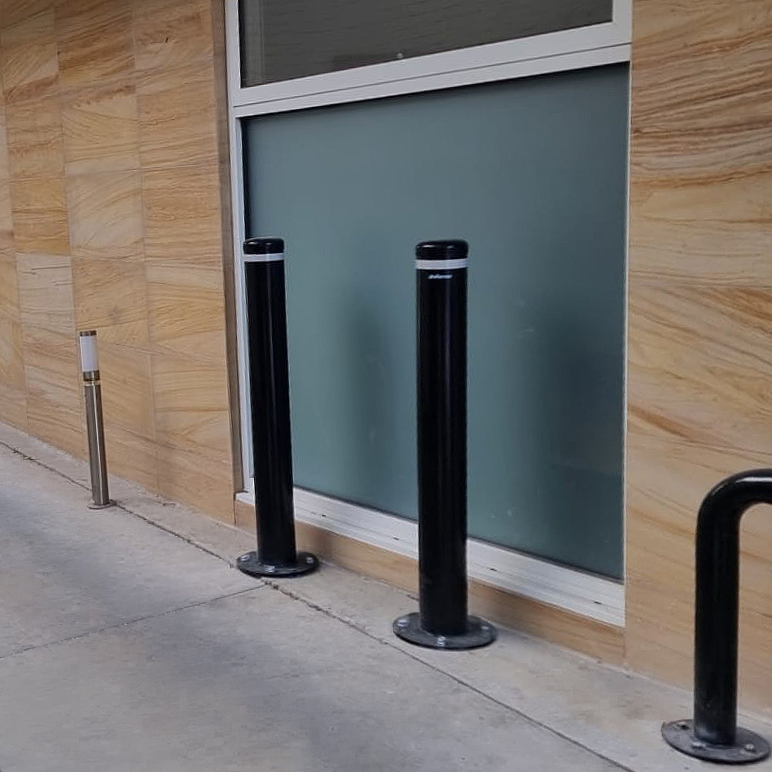 Surface Mounted Bollard 140mm Black