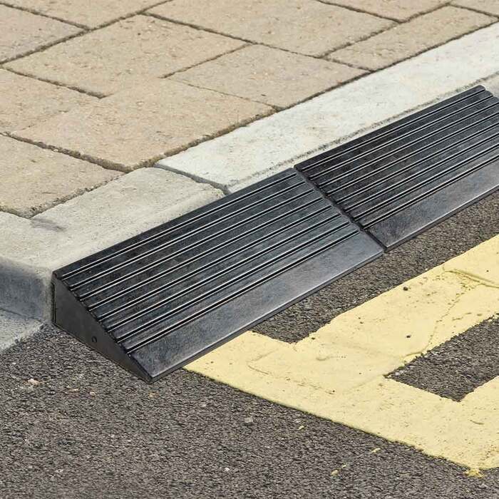 Kerb Ramp Rubber Black  - 100mm High