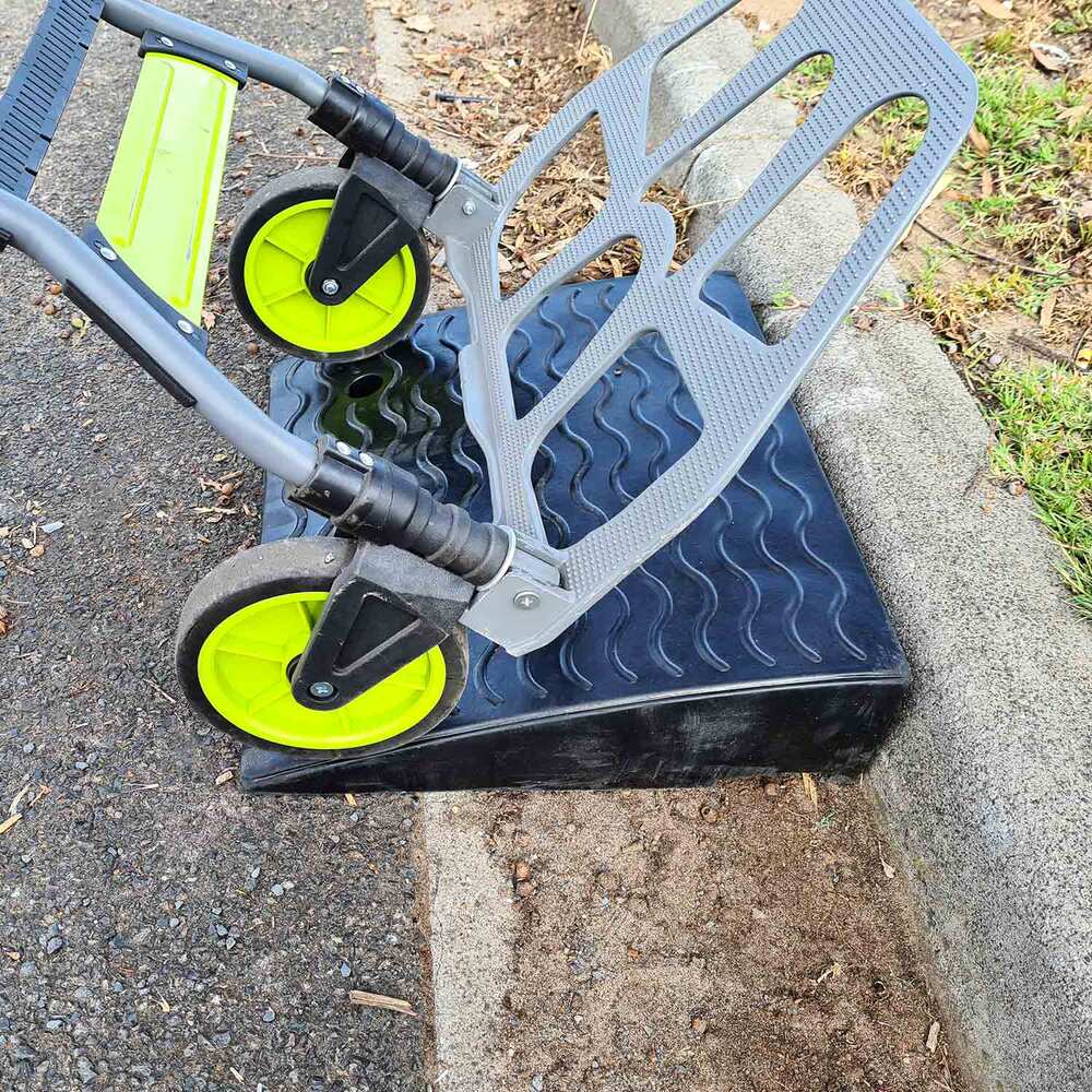 Kerb Ramp Rubber Black  - 110mm High