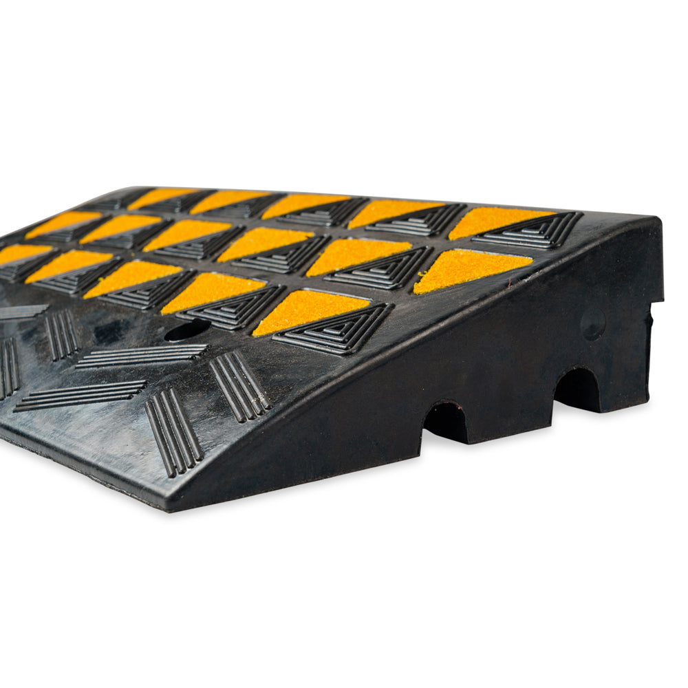 Kerb Ramp Rubber High-Vis Reflectors - 100mm High